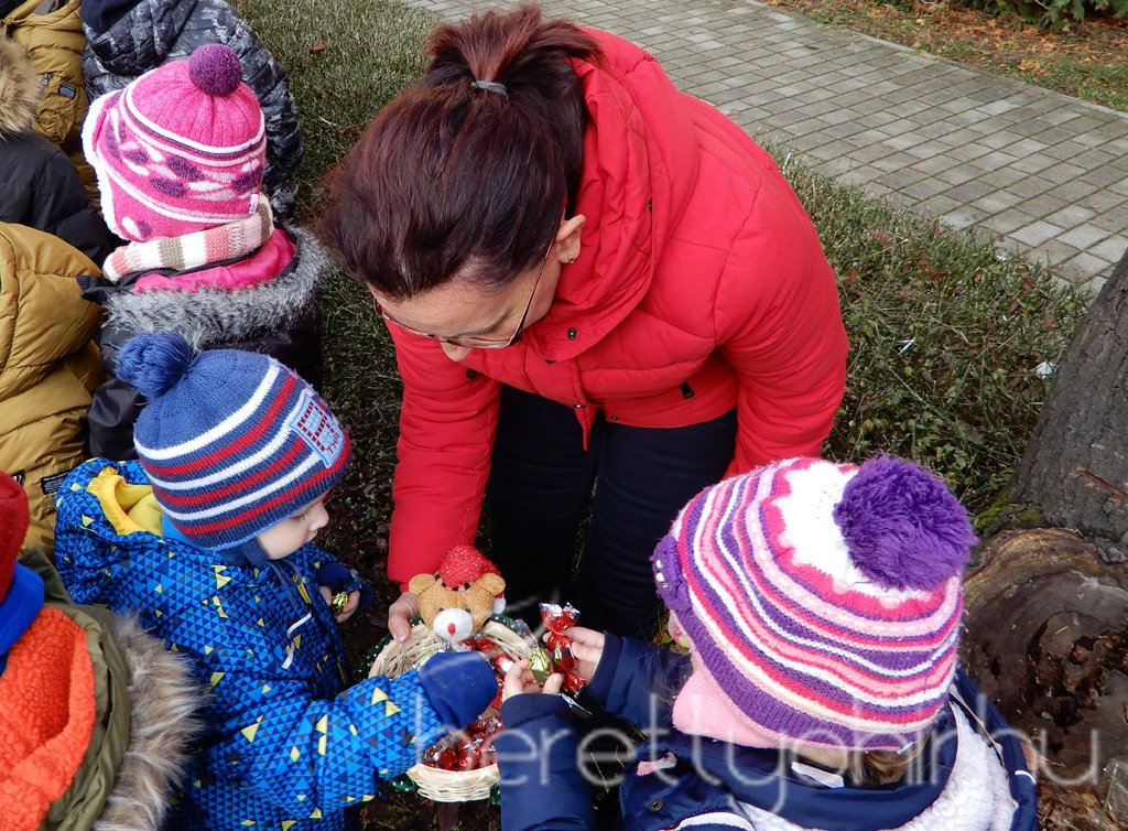 Fenyődíszítés a kórházban 25